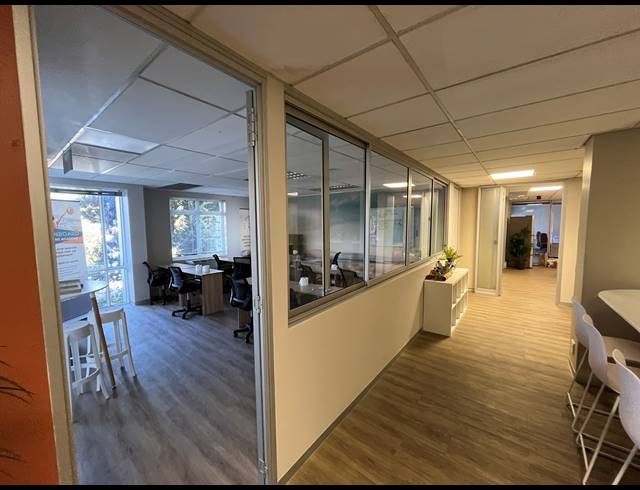 278M² OFFICE TO LET IN MOUILLE POINT